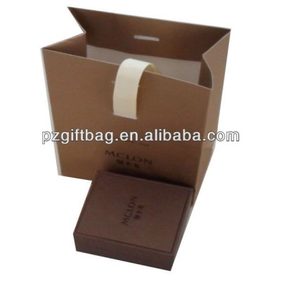 jewerly/white card paper bags and boxes